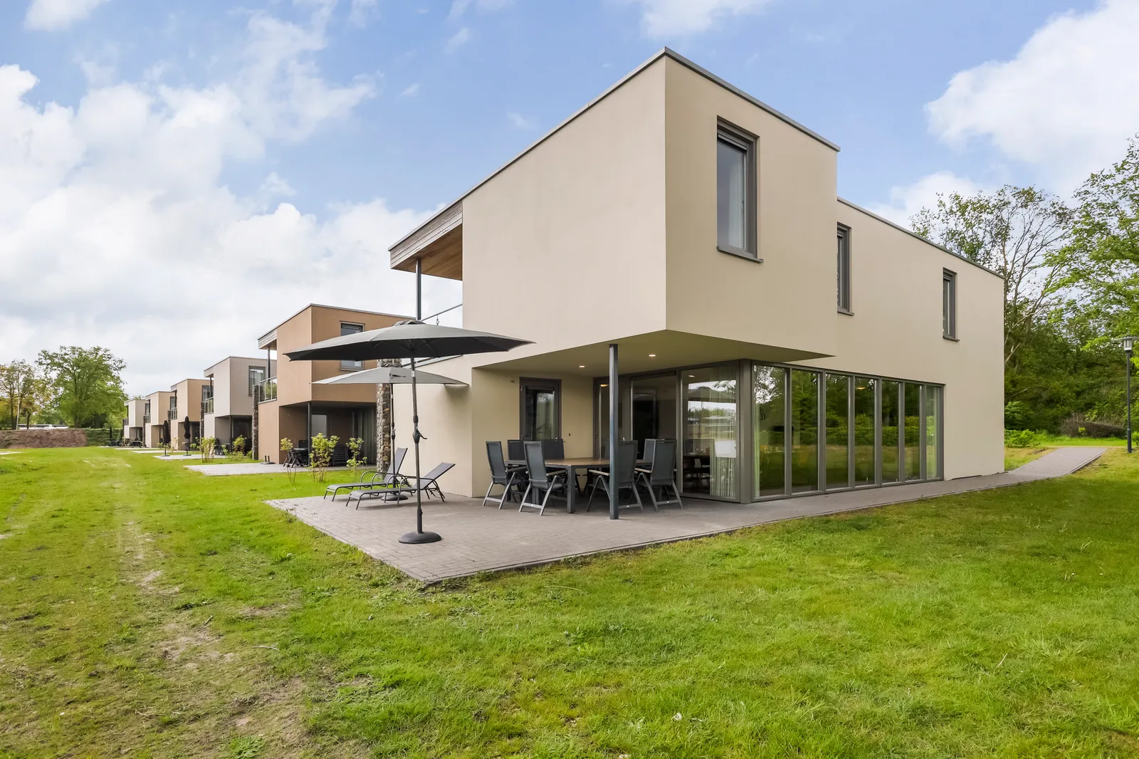 12-persoons watervilla