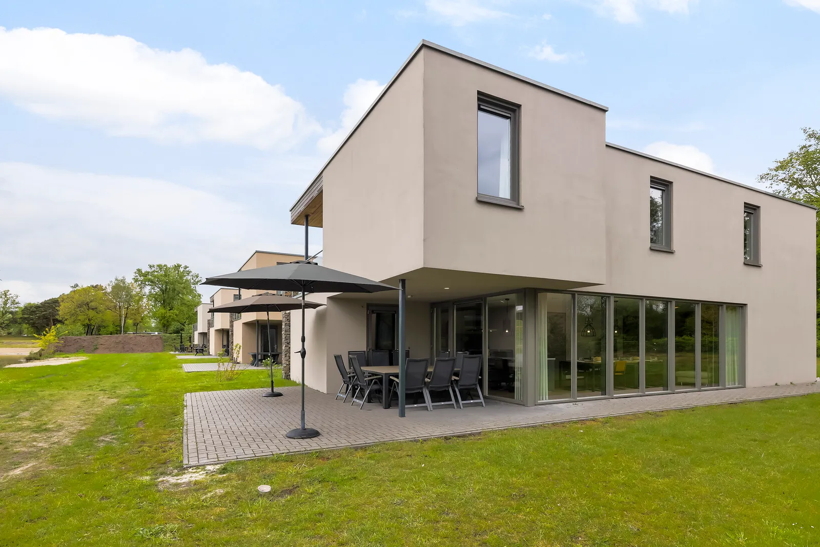 14-persoons watervilla