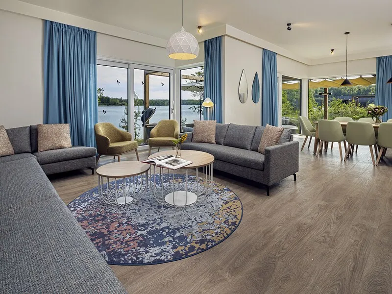 Lakeside cottage · 12 personen