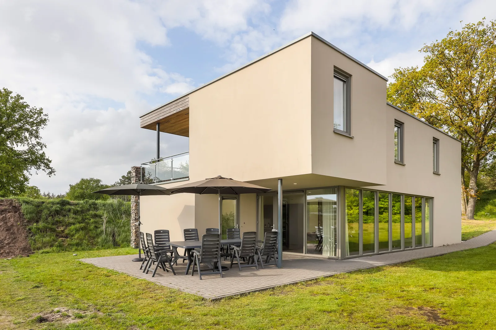 14-persoons watervilla