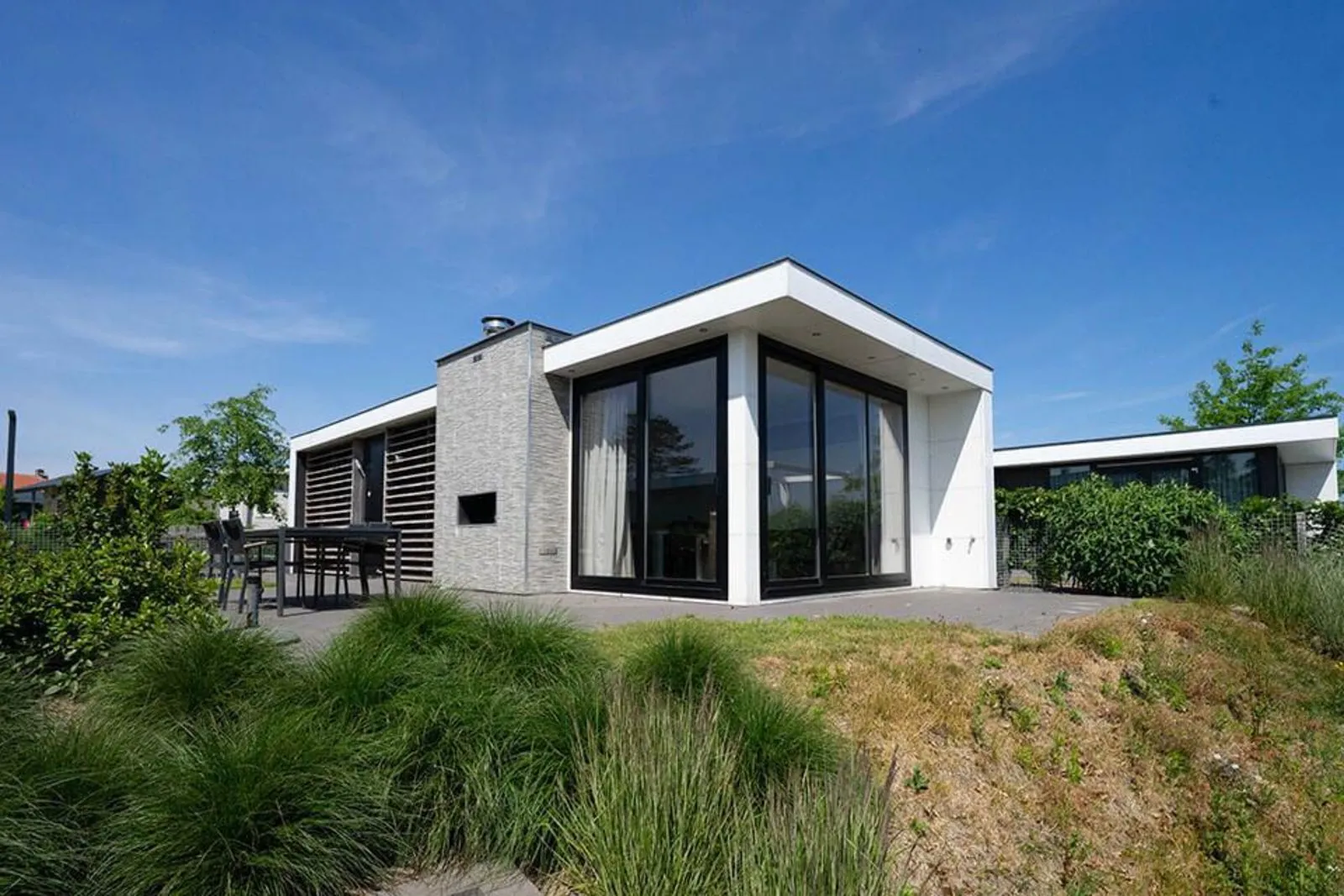 Pavilion Waterfront 6