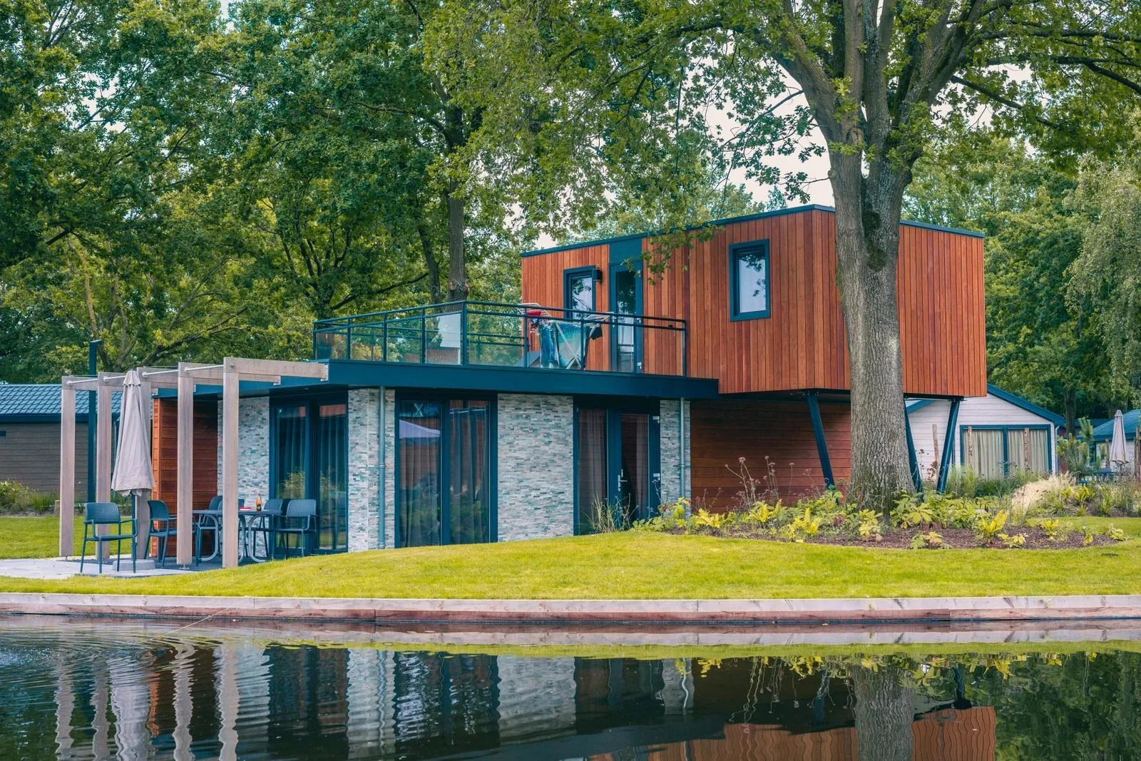 Pavilion l'etage 4+4