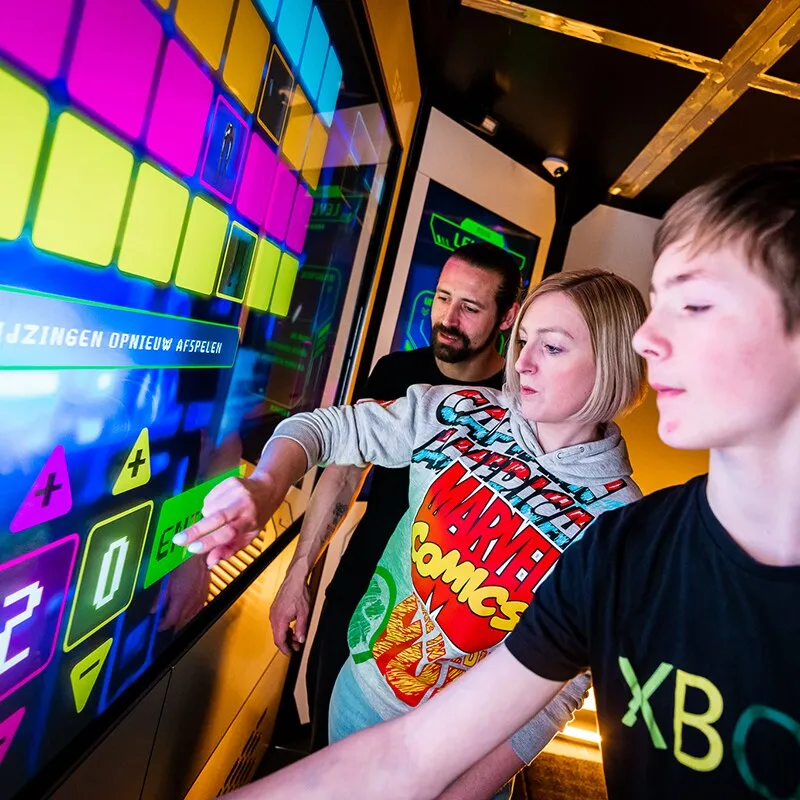 X-Cube: Interactive Escape Room